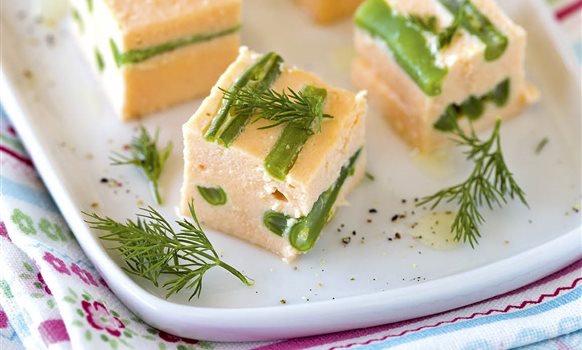Pastel de salmón fresco y judías verdes