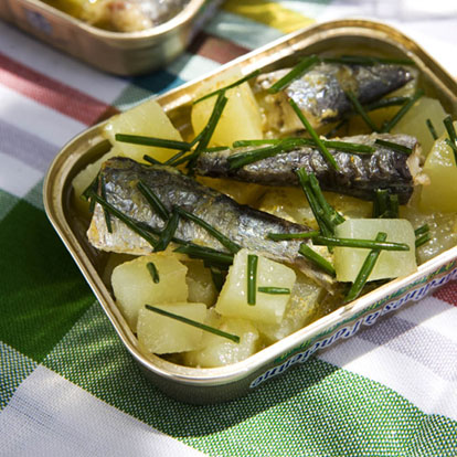 Receta de ensalada de patatas, sardinas y curry