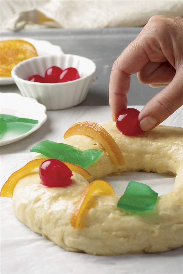 roscón de Reyes receta decorar con las frutas