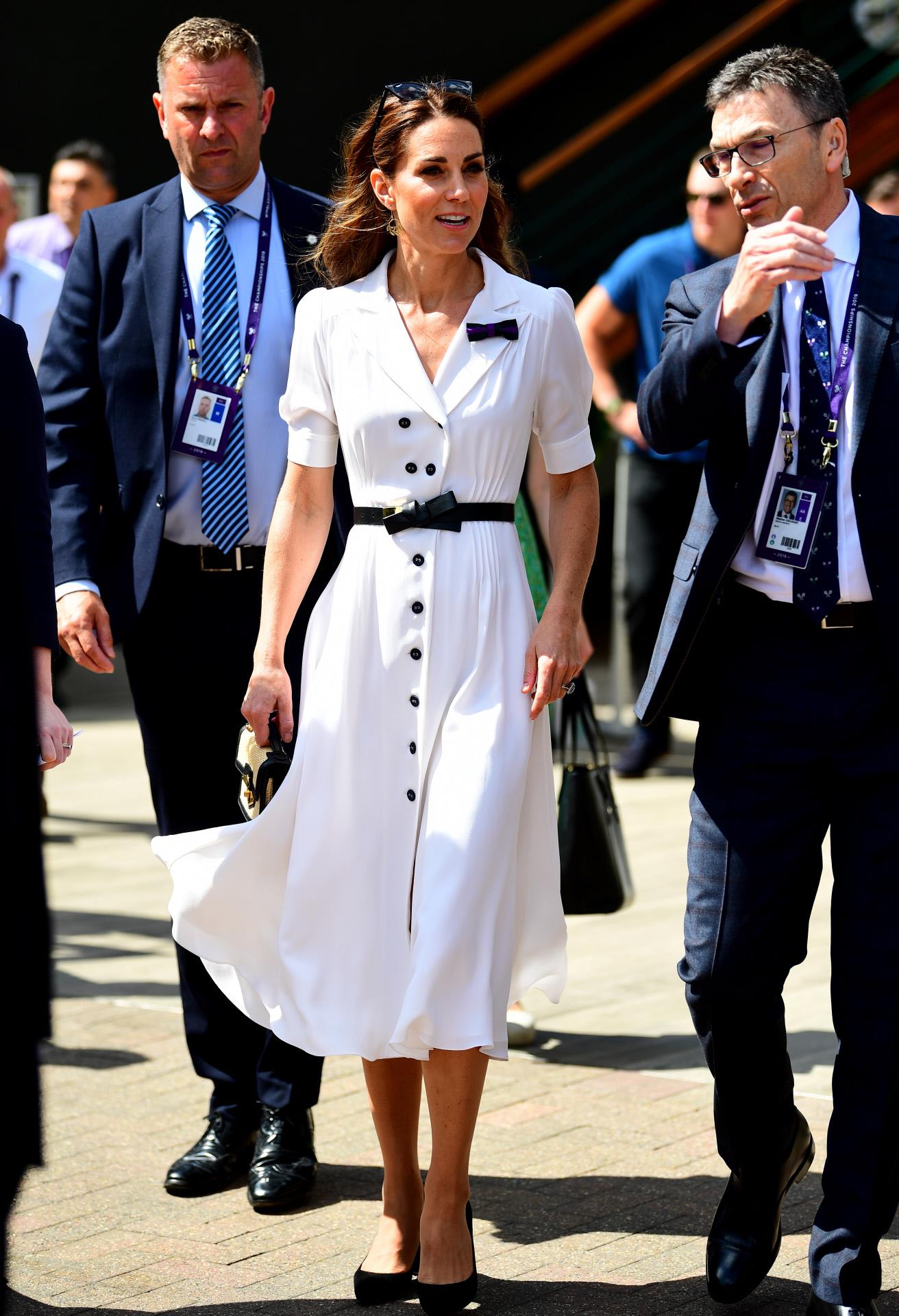 kate-middleton-vestido-blanco-alexander-mcqueen. Kate Middleton y su LWD perfecto