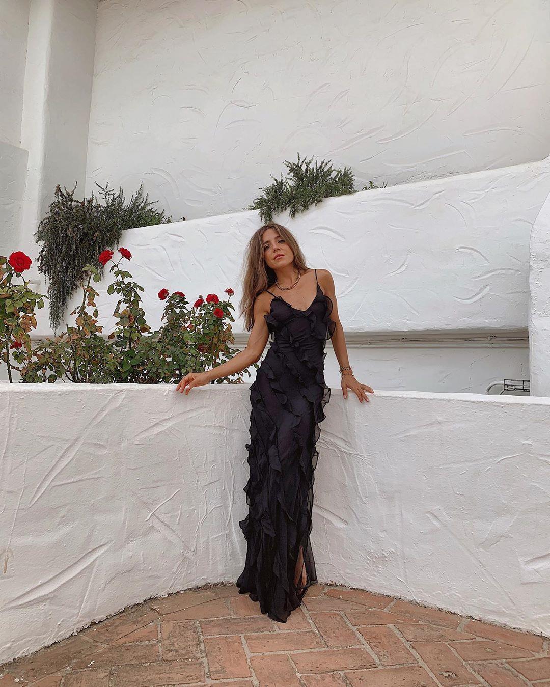 mejores-looks-instagram-paula-ordovas-rat-and-boa. El vestido negro perfecto de Paula Ordovás