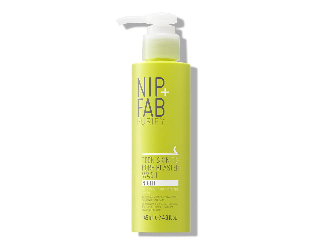 cosméticos con aceite de árbol de té Limpiador de poros de noche Teen Skin de NIP + FAB, 8,45€