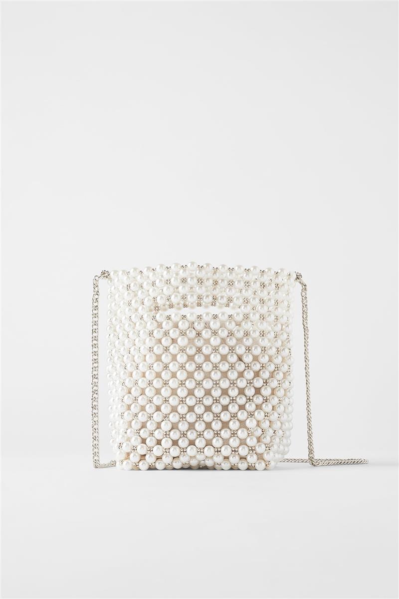 Bolso mini de saco de perlas de Zara, 29,95€ 