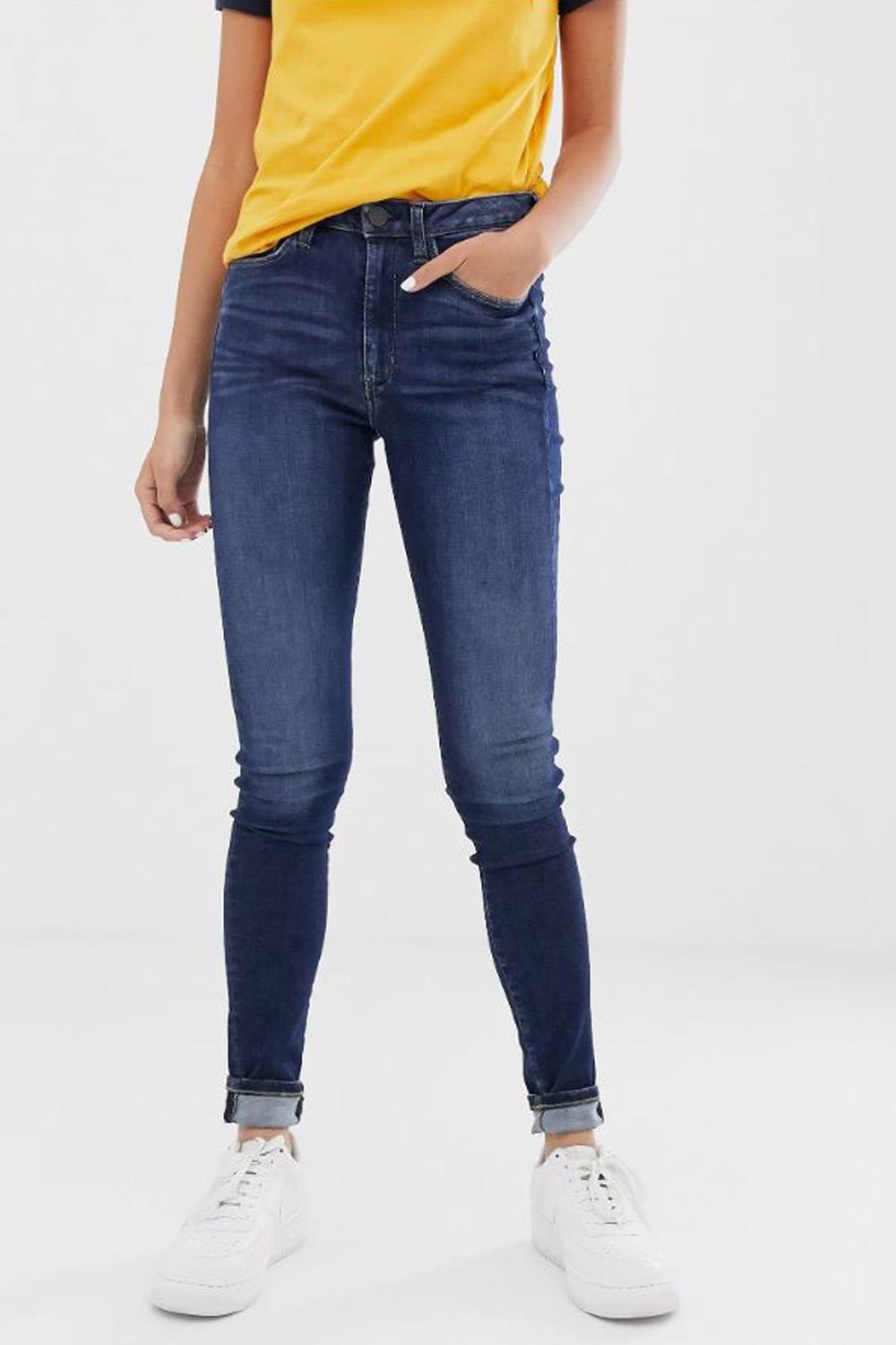 pantalones diario Tommy Jeans, 94,99€