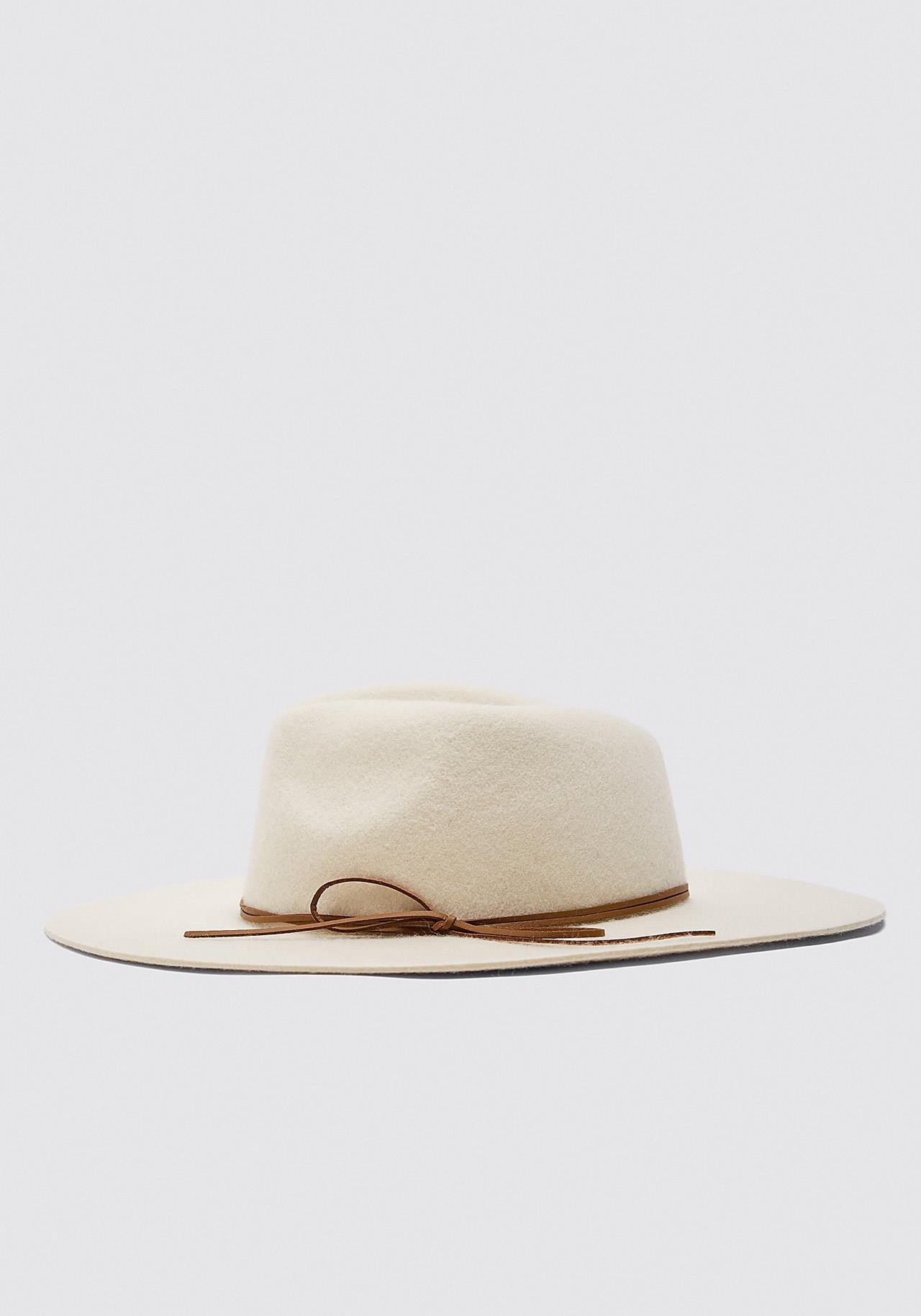 look blanco invierno zara stradivarius H&M sombrero Zara, 25,95€
