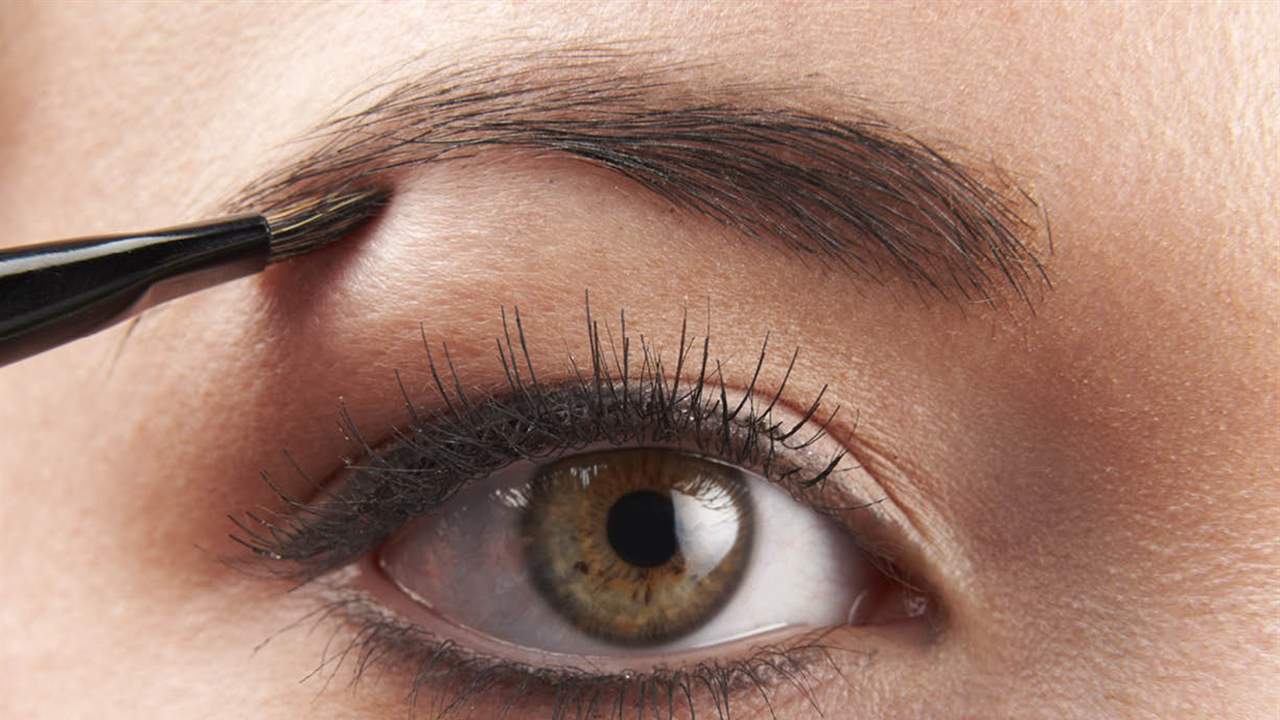 Cómo maquillar los ojos para corregir pequeños defectos