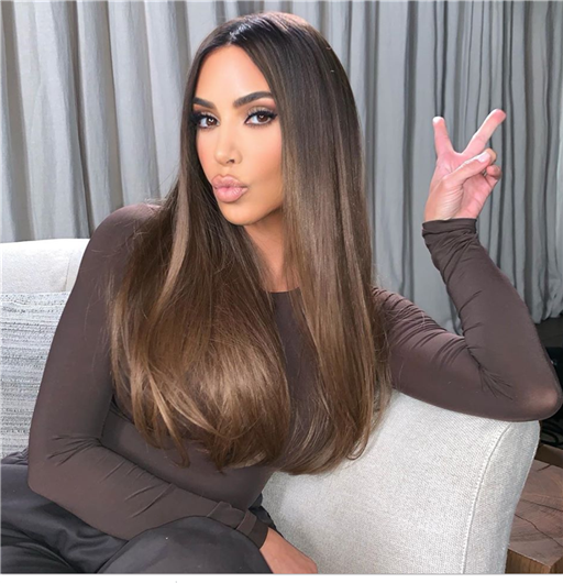 Cool chocolate brown color pelo Kim Kardashian