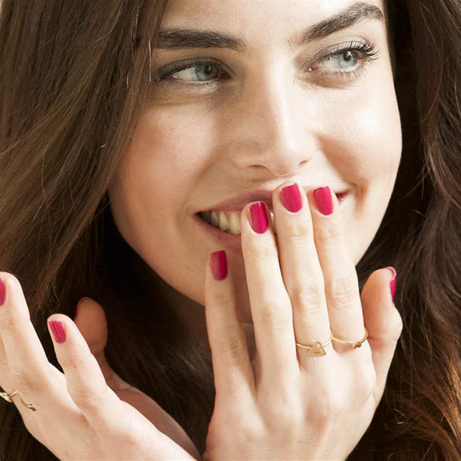 10 hábitos (sorprendentes) que amarillean tus dientes