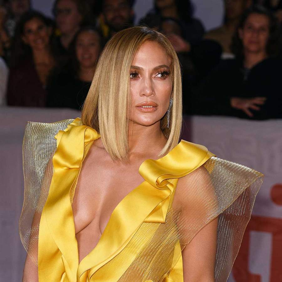 Este ejercicio súper fácil (y que puedes hacer en casa) es el secreto del vientre plano de Jennifer Lopez