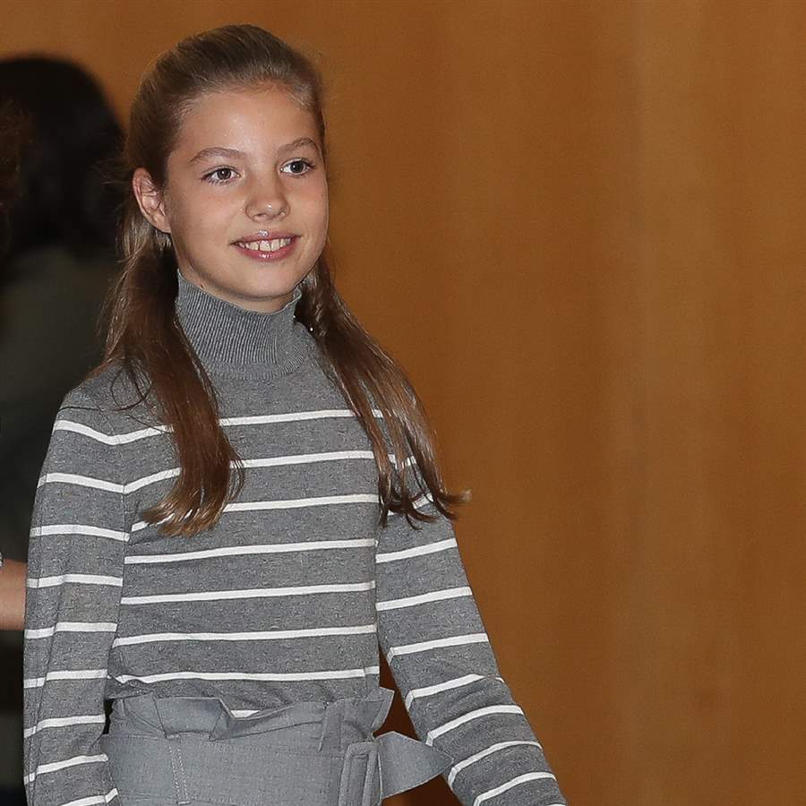 La infanta Sofía tiene el pantalón paperbag que nos solucionará los looks de otoño, y es low cost