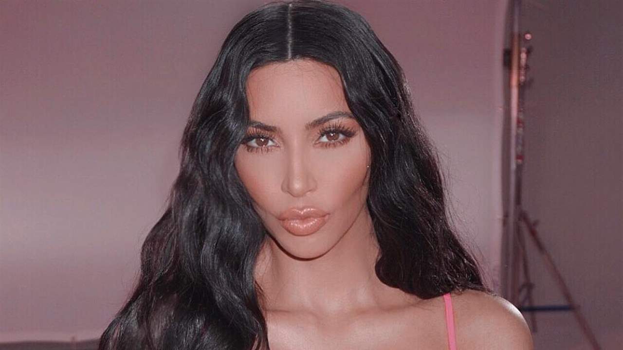 Kim Kardashian celebra su cumple a todo color (y con mucho maquillaje)