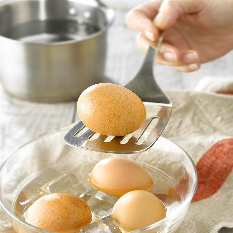 pipirrana con huevo cocido paso 2
