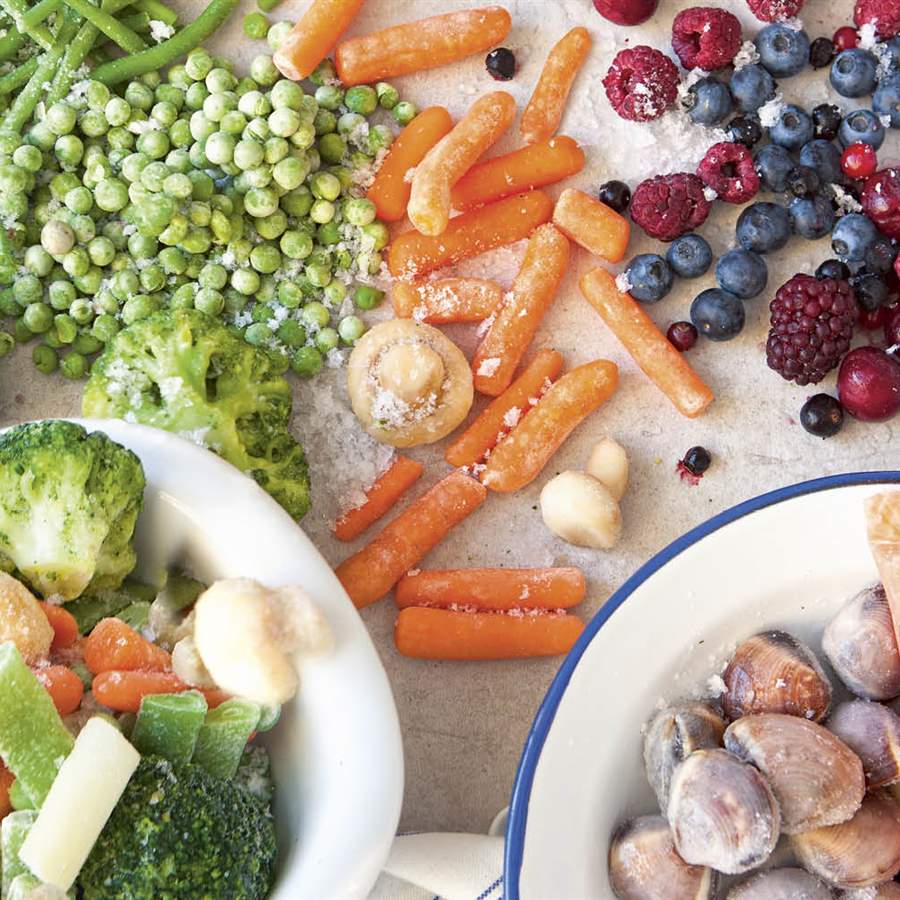 Los nutricionistas se ponen de acuerdo: estos son los alimentos que NO puedes congelar (y los que sí)