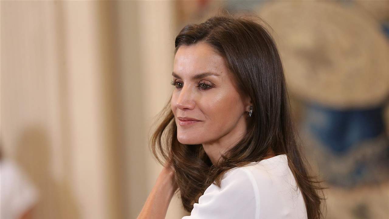 Letizia se inspira en Kate Middleton y apuesta por unas alpargatas de cuña