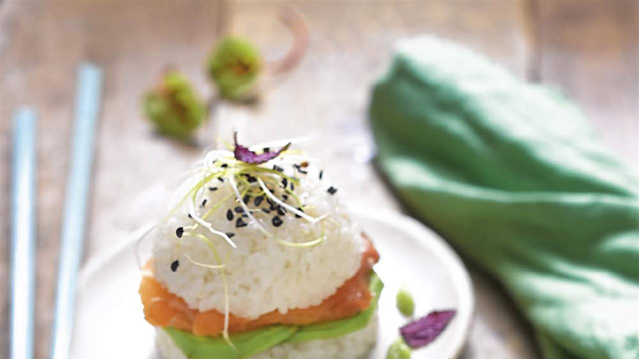 Sushi burger de salmón ahumado