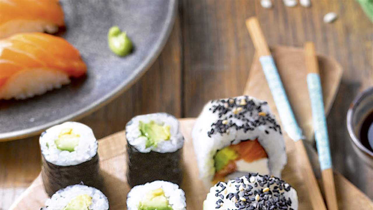 Sushi variado tradicional: nigiris, makis y uramakis