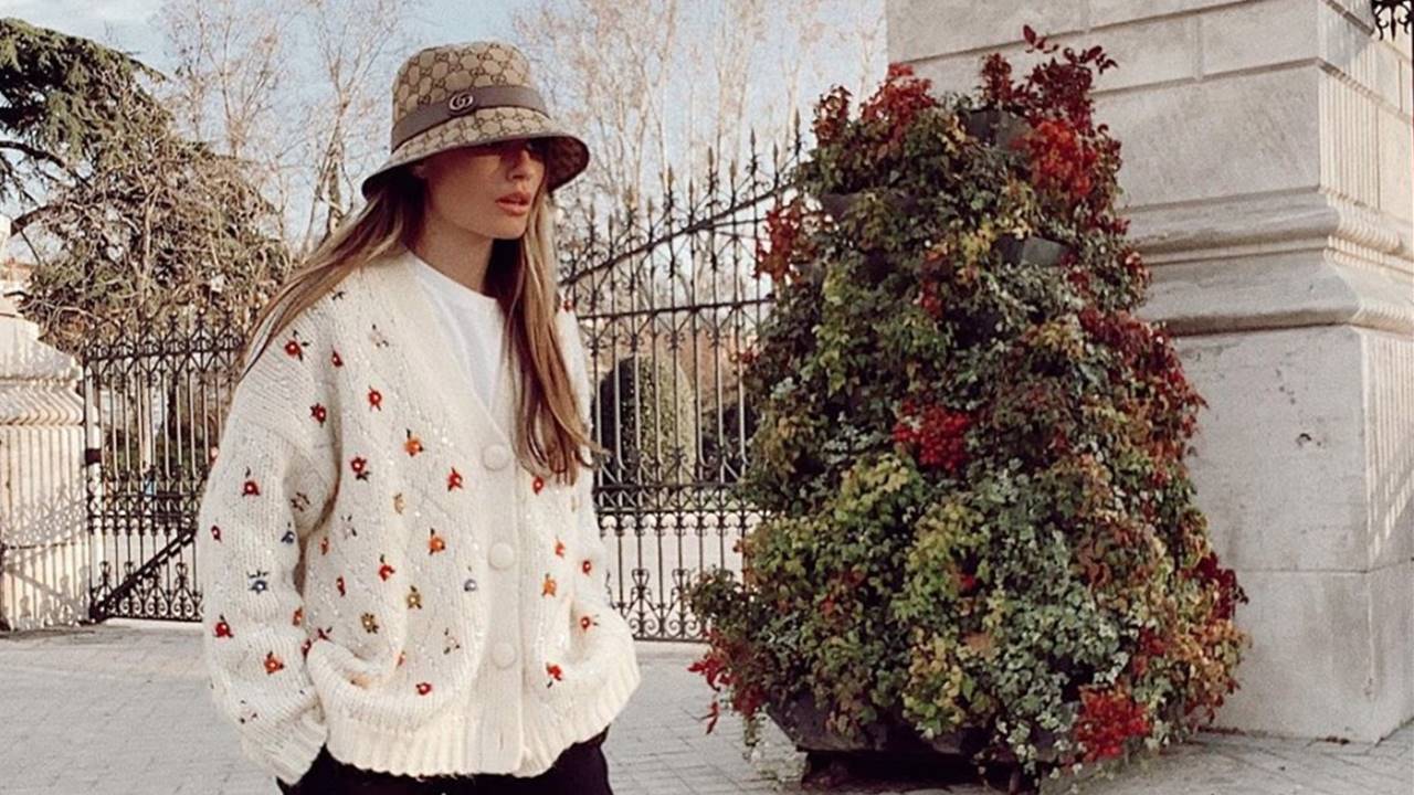 Dos formas de llevar el cárdigan de lentejuelas y flores de Zara que adoran las influencers