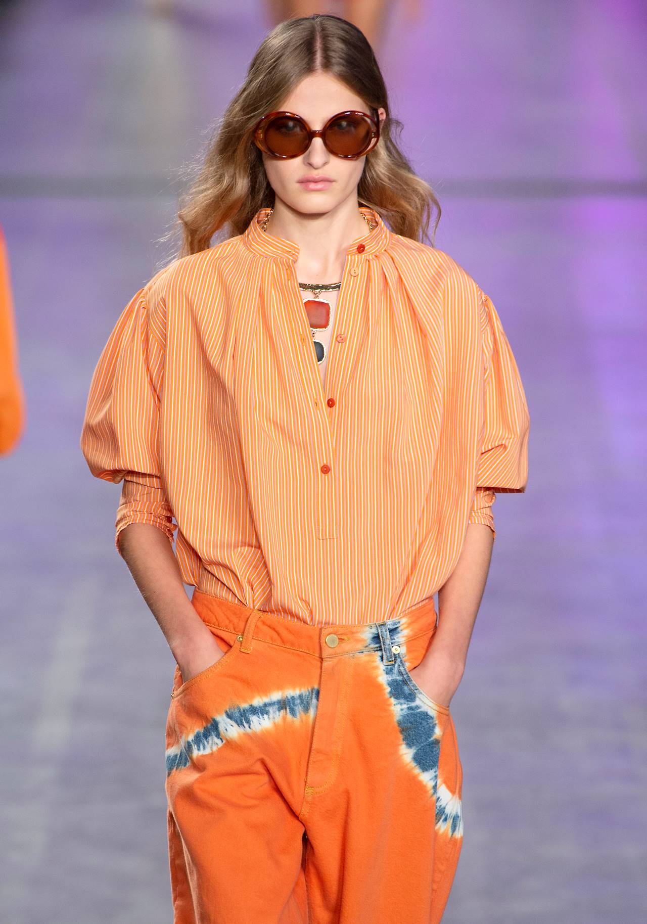 colores-de-moda-primavera-2020-naranja-alberta-ferretti