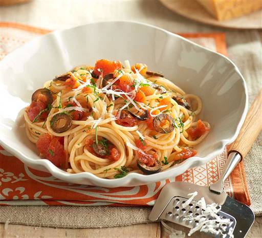 dieta mediterranea espaguetis tomate olivas