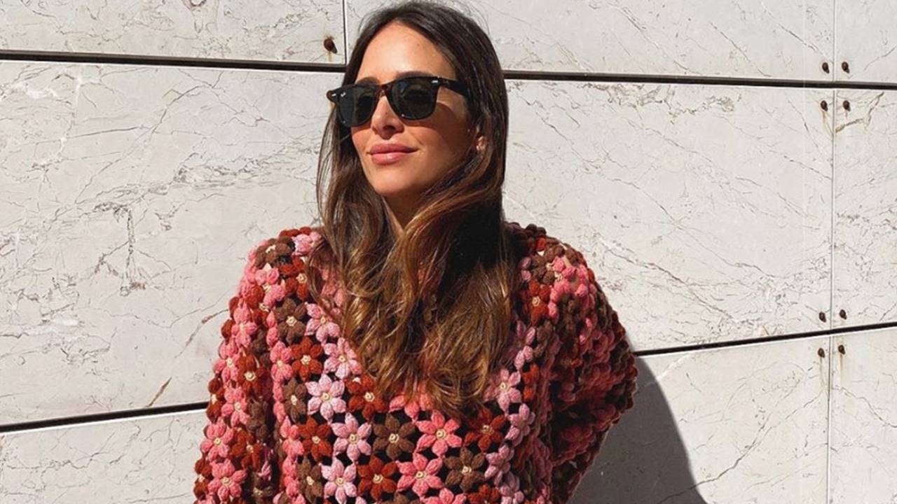 Crochet y flores: la combinación top del nuevo jersey viral de Zara que ya tiene Rocío Osorno (y que es así de bonito)