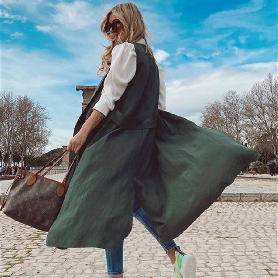 Dos súper looks con el chaleco largo de Zara, la nueva fiebre entre las influencers