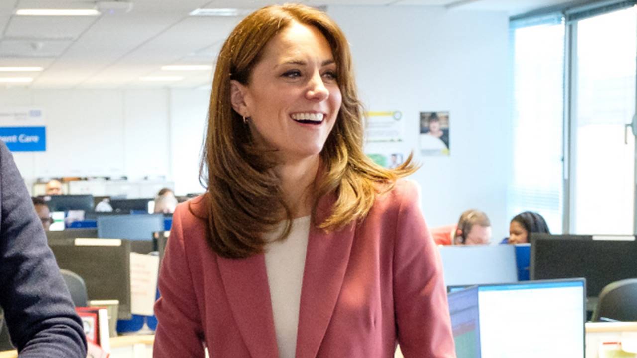 Kate Middleton copia a Letizia con el traje monocolor rosa ideal para cuando volvamos a la oficina