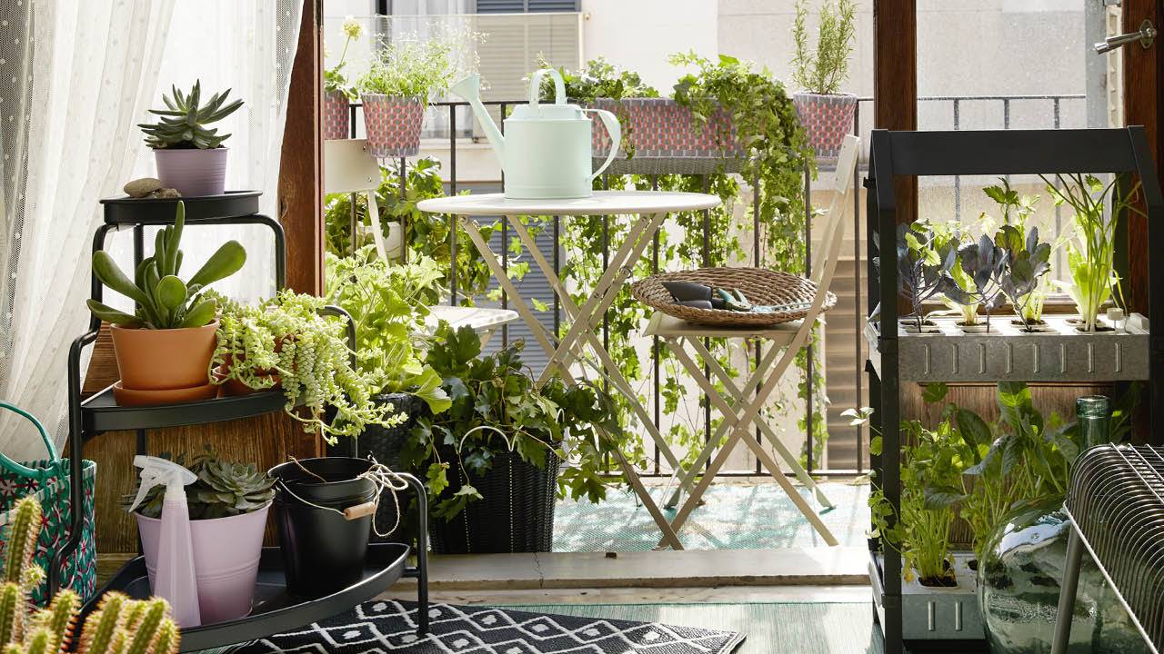 Ideas bonitas para decorar tu balc��n, terraza o rincón junto a la ventana