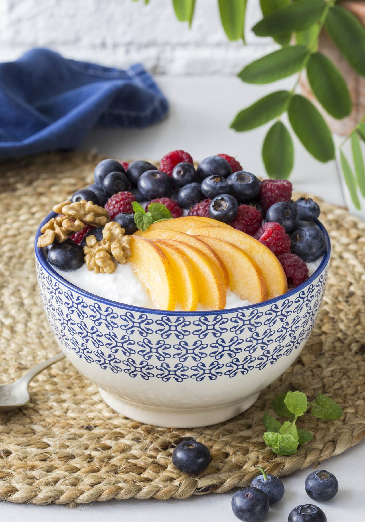 desayunos con fruta con yogur