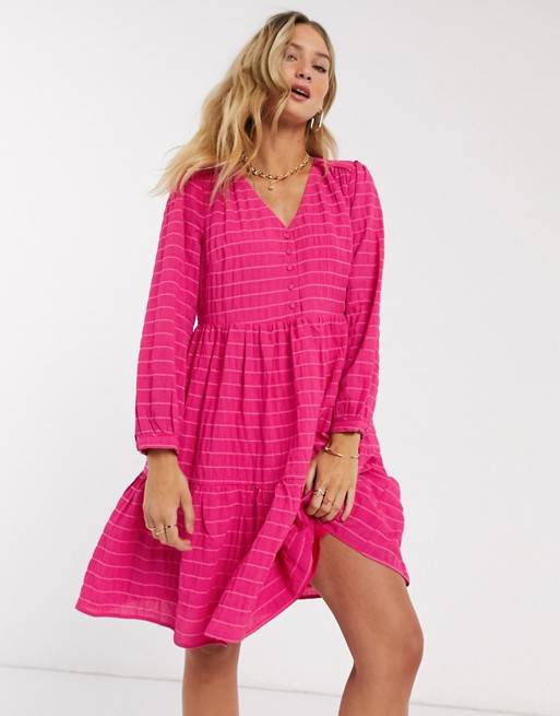 Vestido rosa amplio con diseño texturizado de Y.A.S 75,99 €