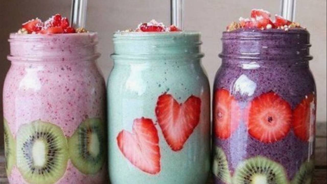 15 smoothies fáciles de hacer en casa y que te alegrarán el desayuno