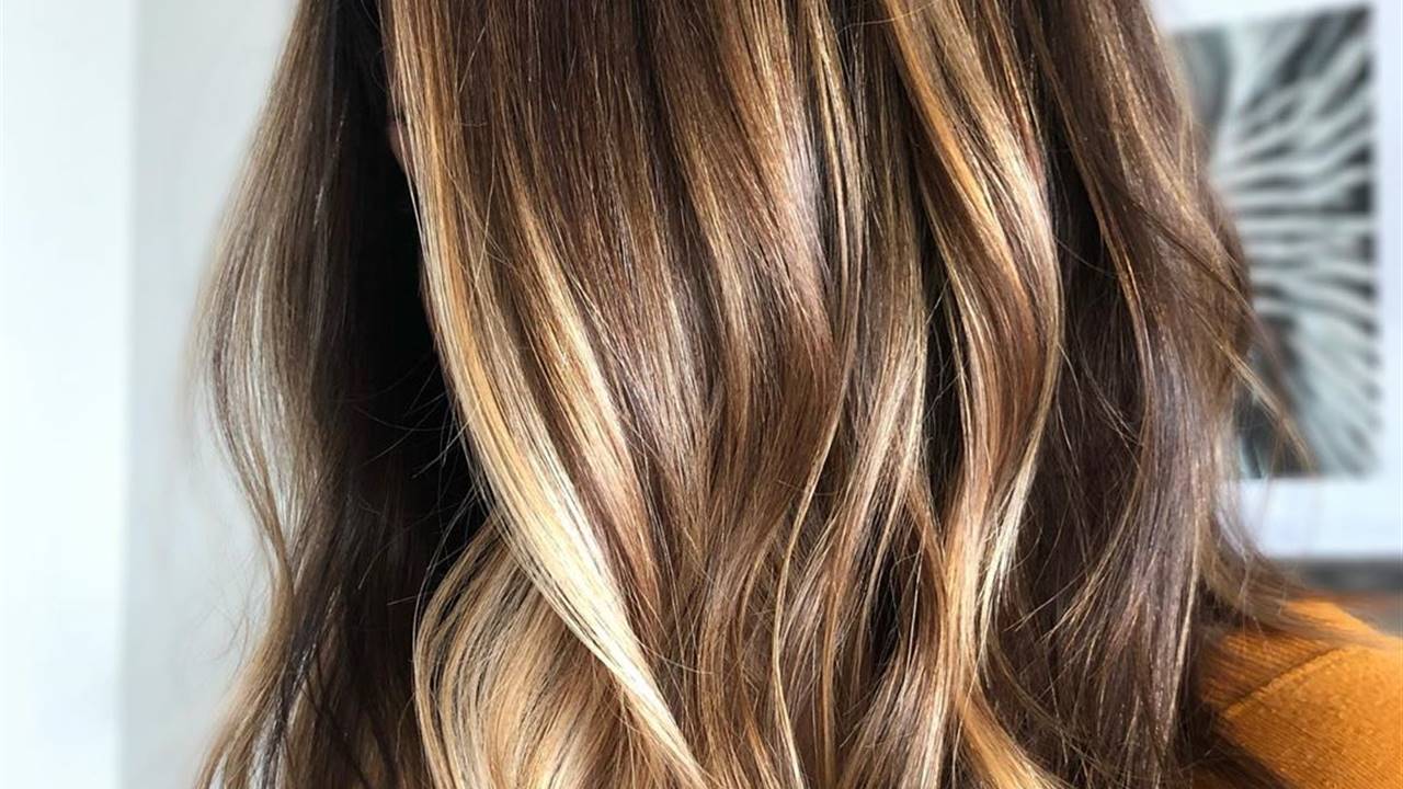 Golden Brunette: el color de pelo con destellos dorados ideal para morenas
