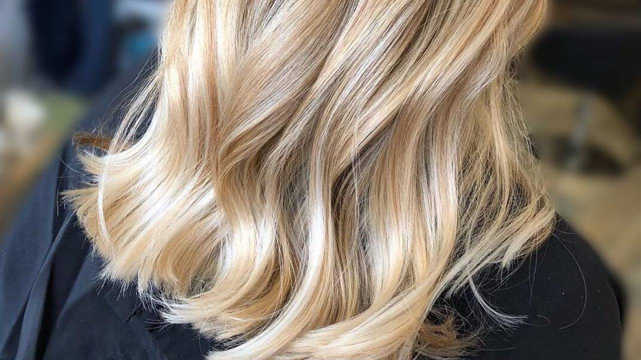 Buttercup blonde: el color de pelo rubio del que no te cansarás