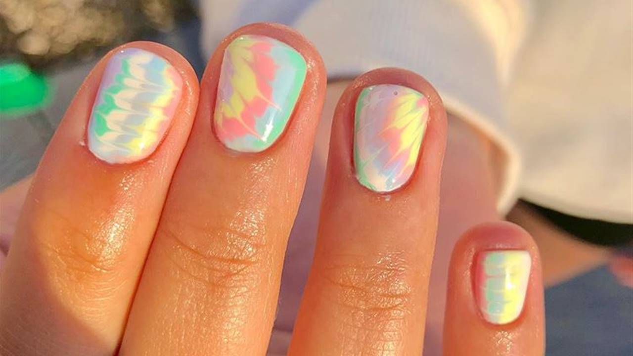 La manicura tie-dye es tendencia: 10 diseños de uñas que te van a encantar