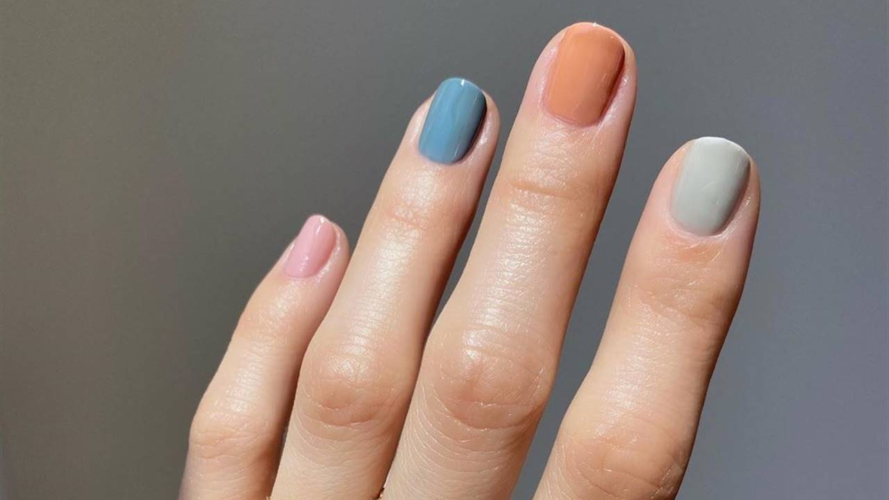 Manicura skittles: la deliciosa tendencia de uñas que sigue triunfando en Instagram