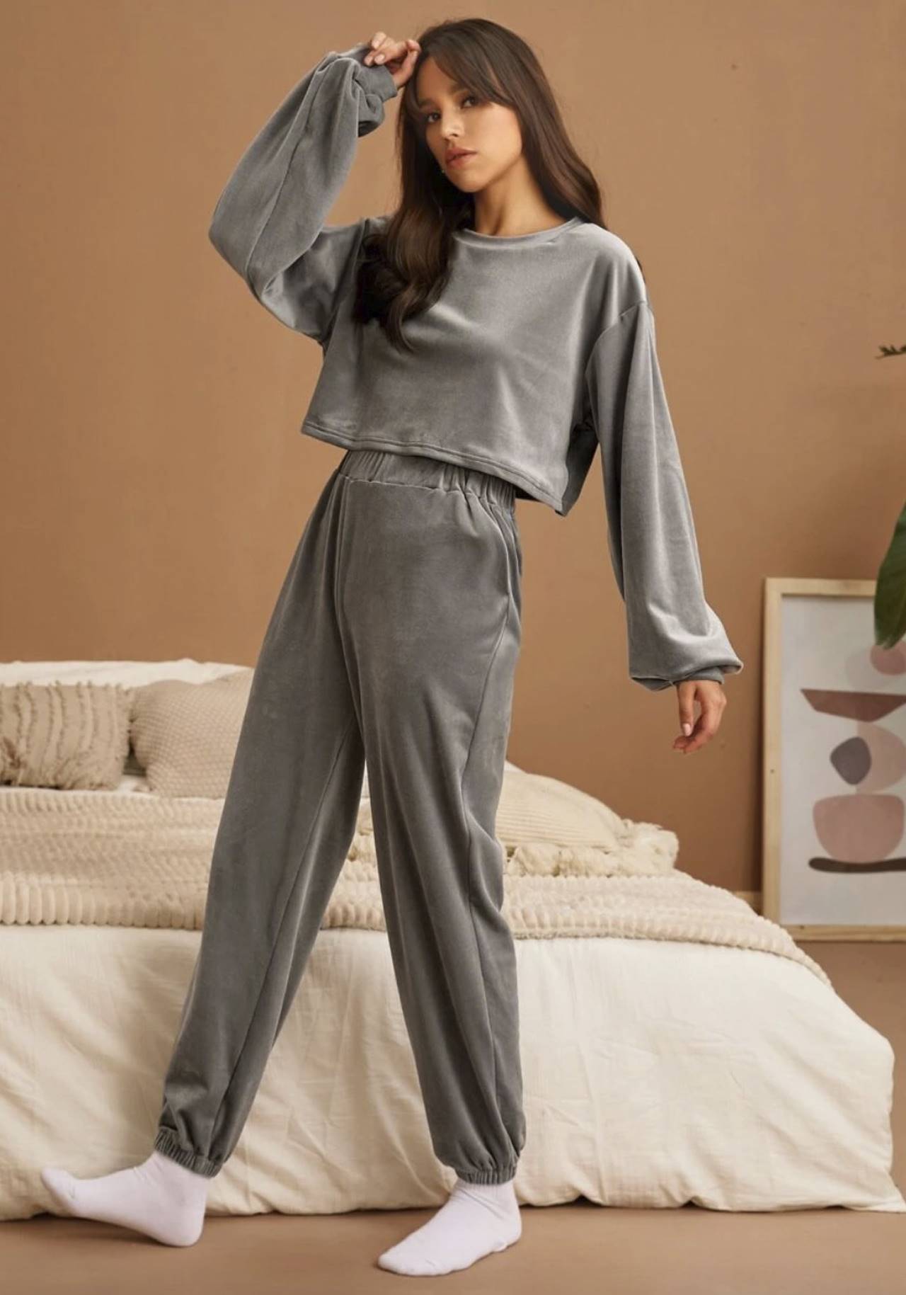 Pijamas, batas y ropa cómoda estar en casa y sentirte
