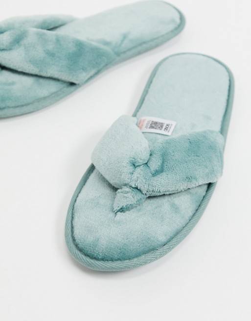 Zapatillas de estar en casa estilo chanclas de piel sintética en azul polvareda de ASOS DESIGN