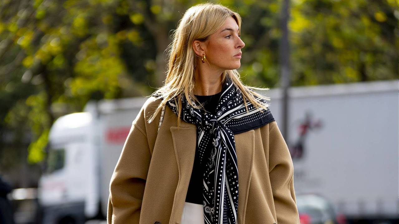 Alerta, tendencia fashion: este año, los abrigos se llevan extralargos