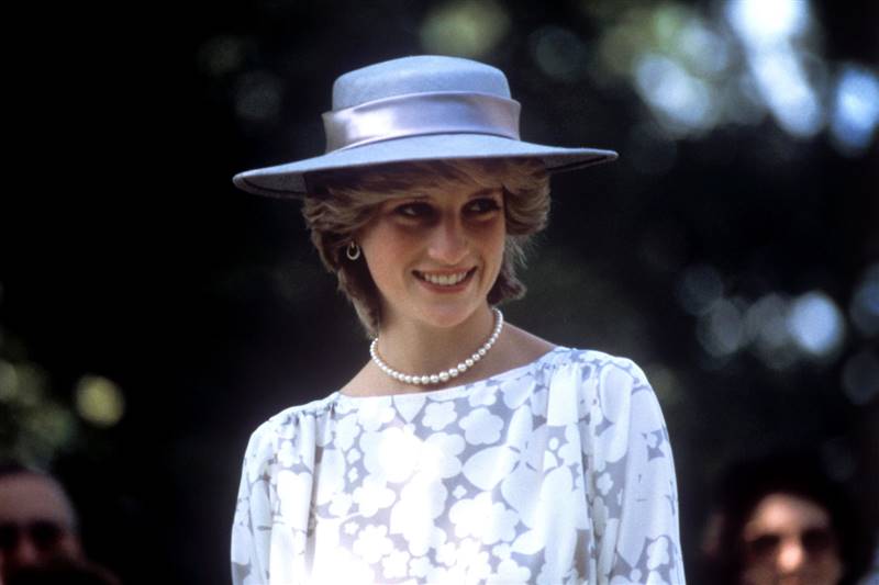 looks lady di the crown