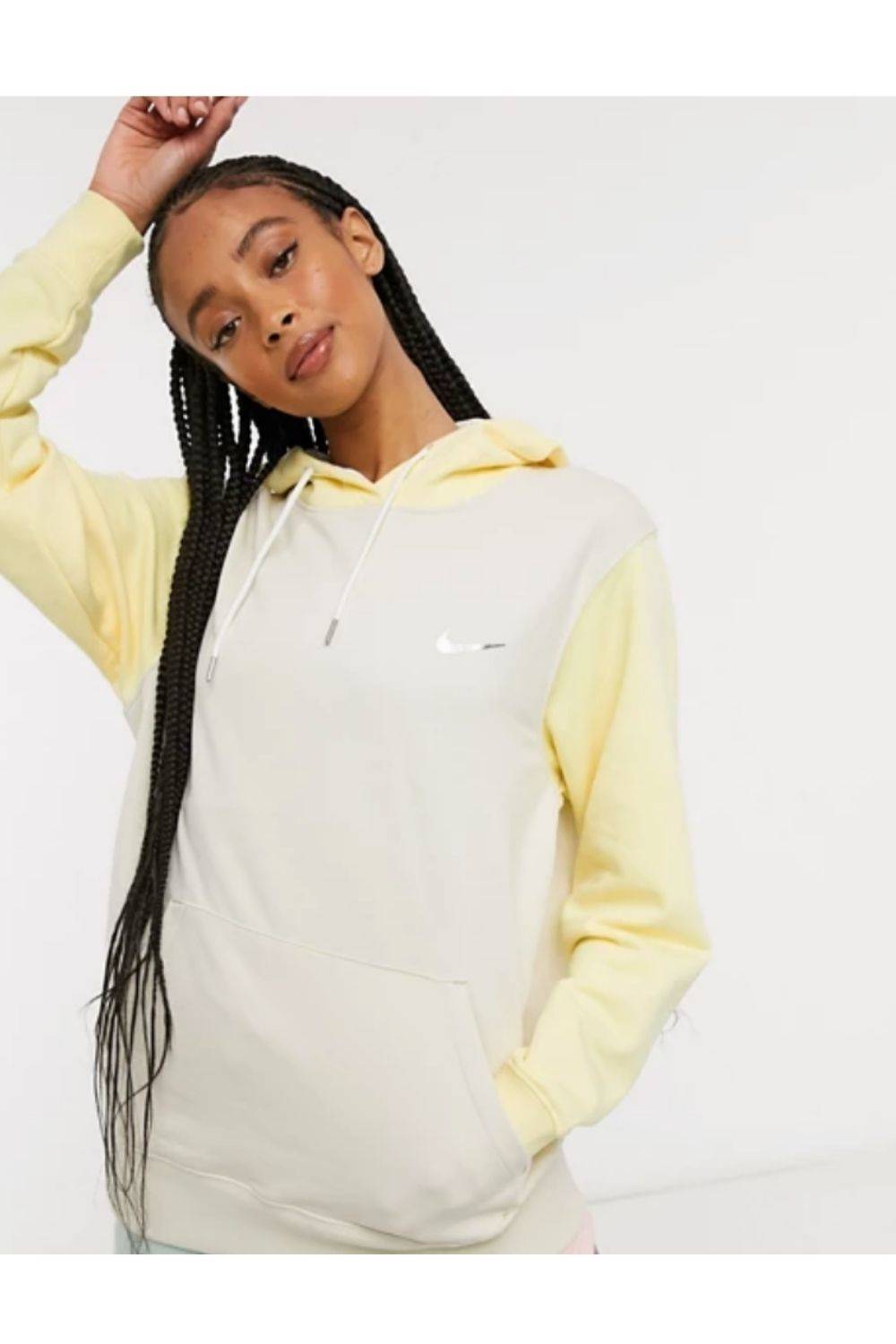 Sudadera extragrande con capucha en amarillo y logo pequeño metalizado de Nike
