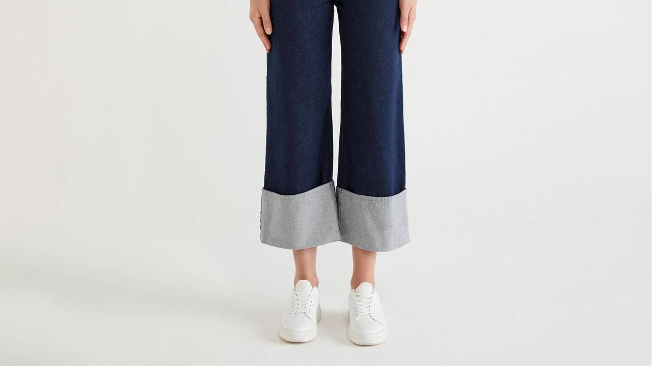 Los pantalones perfectos para bajitas: jeans 'folded up'