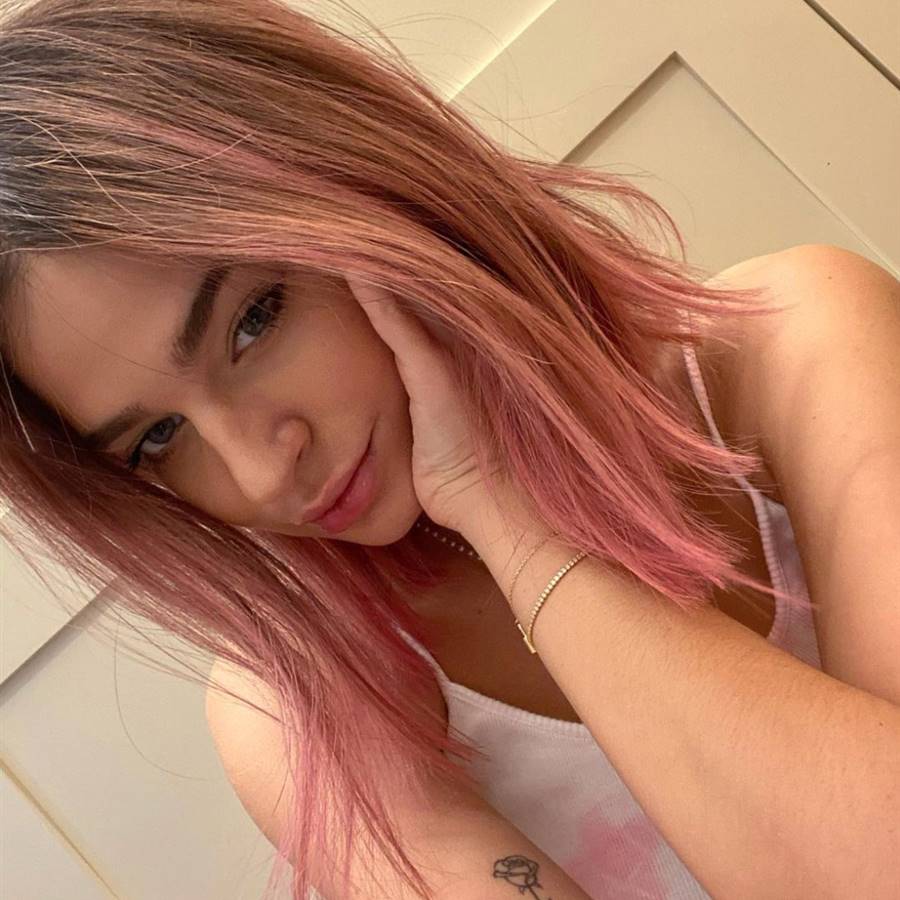Berry Pink: el color de pelo más 'candy' con el que Laura Escanes ha dicho adiós al rubio