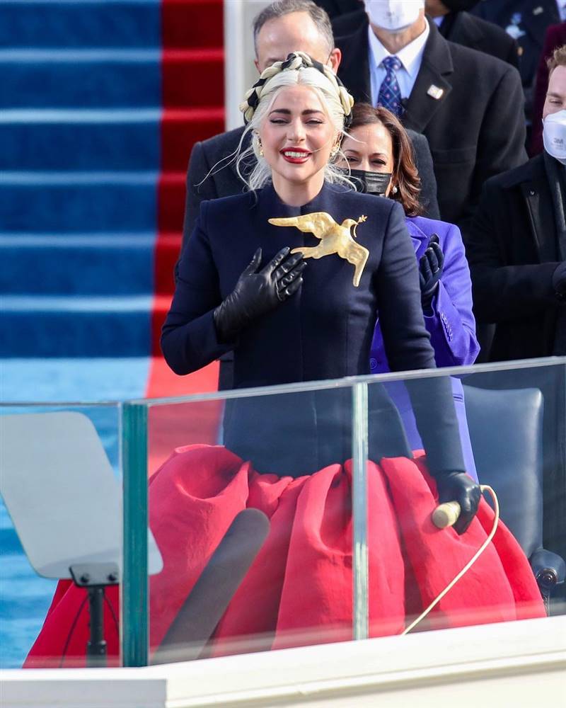 Lady Gaga vestida de Schiaparelli