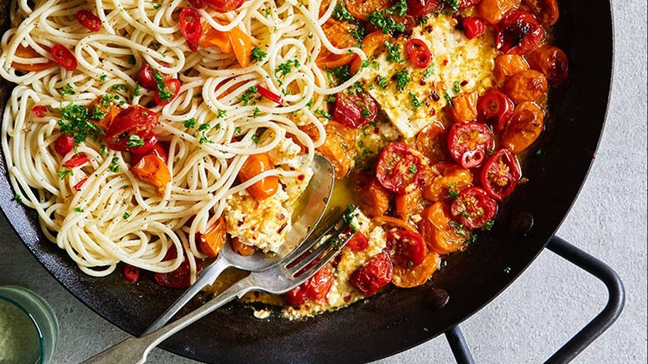 La receta más popular de TikTok: pasta, tomates cherry y queso feta