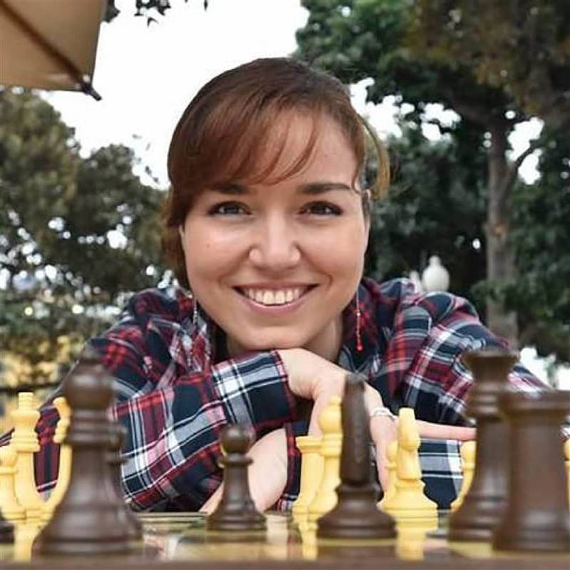 Sabrina Vega, ajedrecista Tema Evax