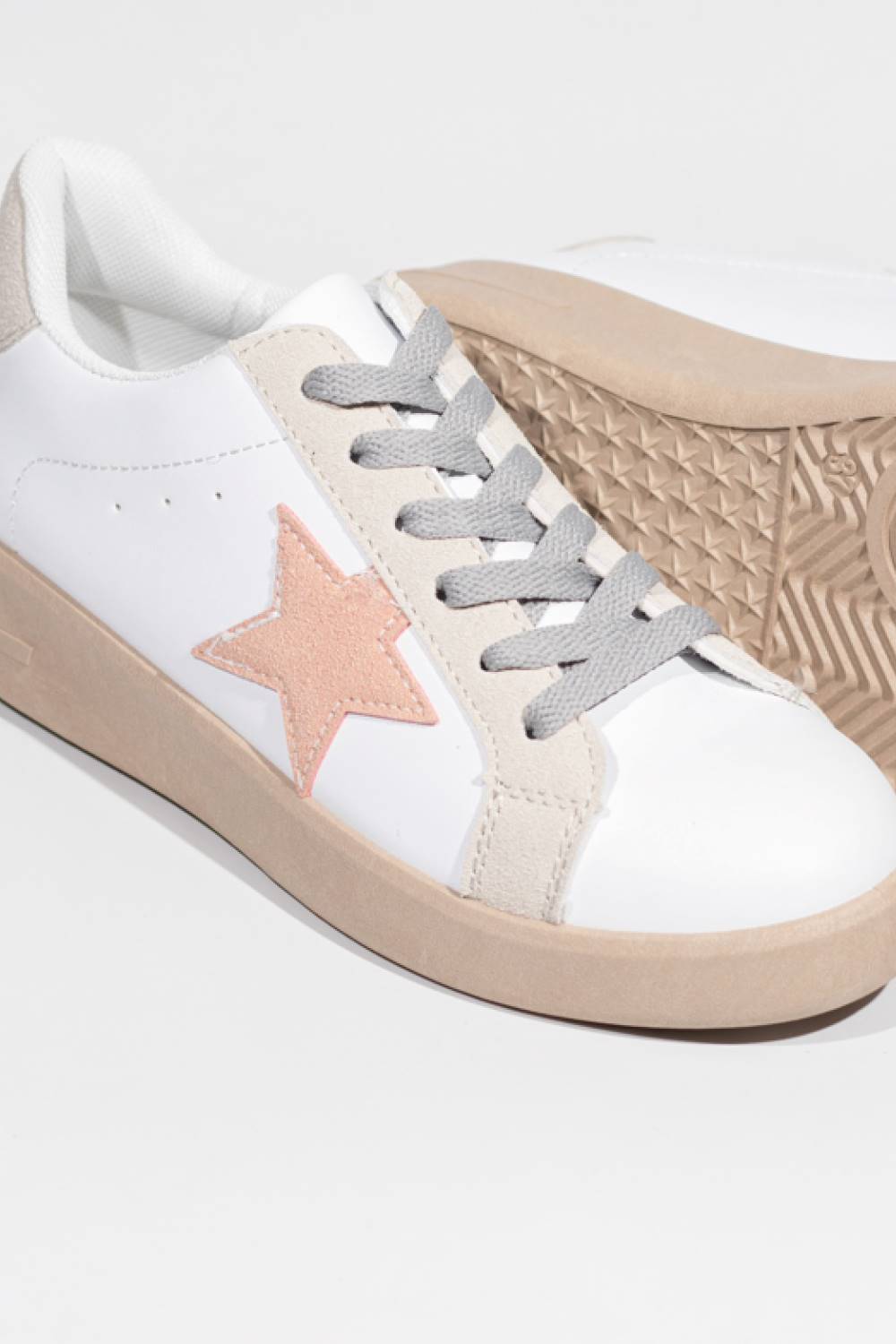 Sneakers blancas con detalle estrella