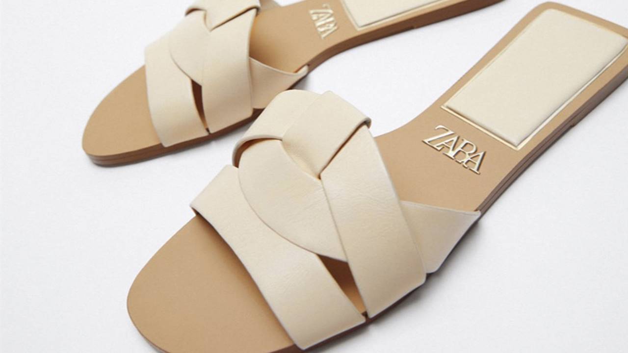 Zara lo ha vuelto a hacer: vuelven sus sandalias planas virales en otro color