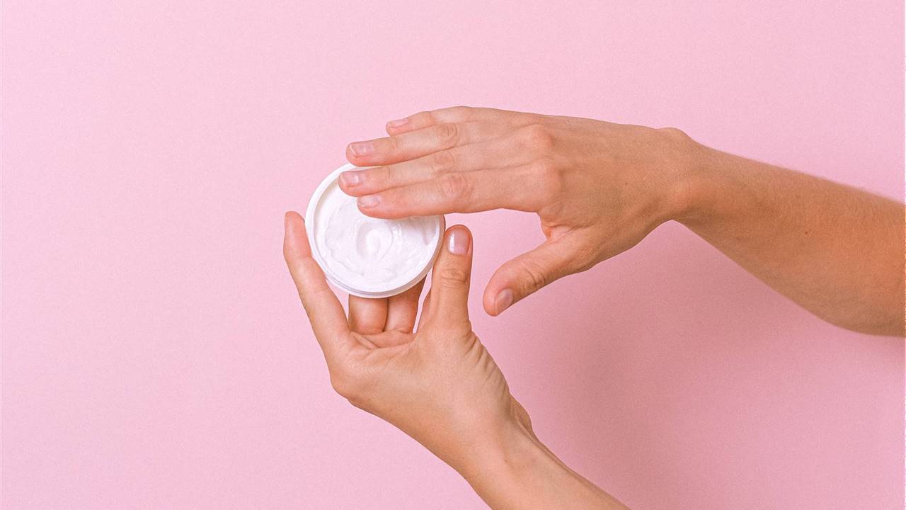 La crema rosa para pieles de más de 50 que rejuvenece (y no es una BB Cream)