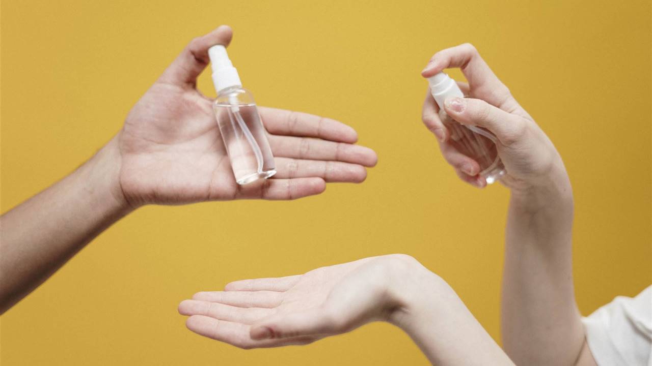 Este spray hidroalcohólico dejará tus manos suaves y desinfectadas