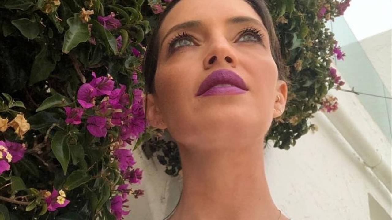 Sara Carbonero y su pintalabios fijo del color más bonito de la primavera