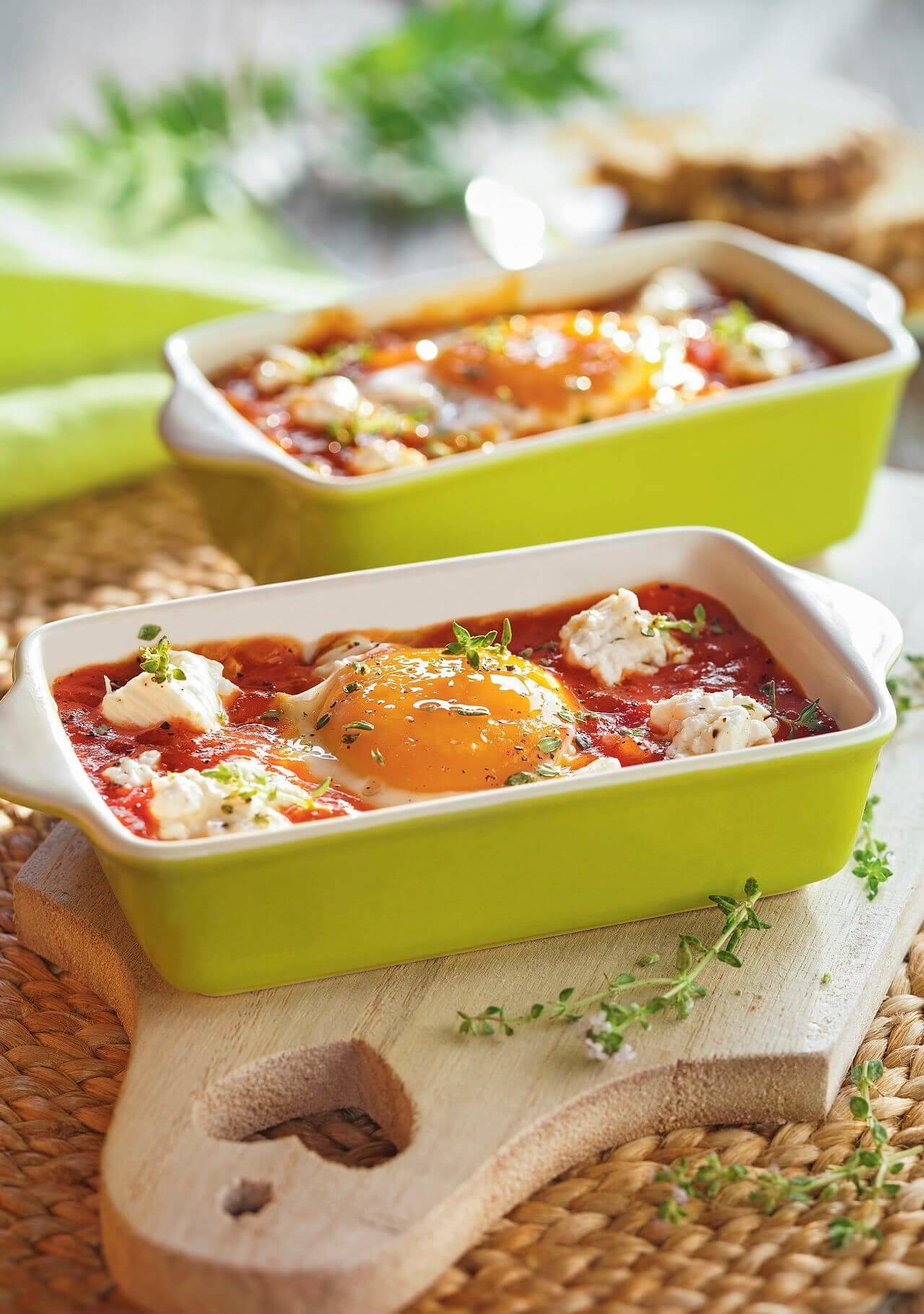 Huevos al horno con tomate